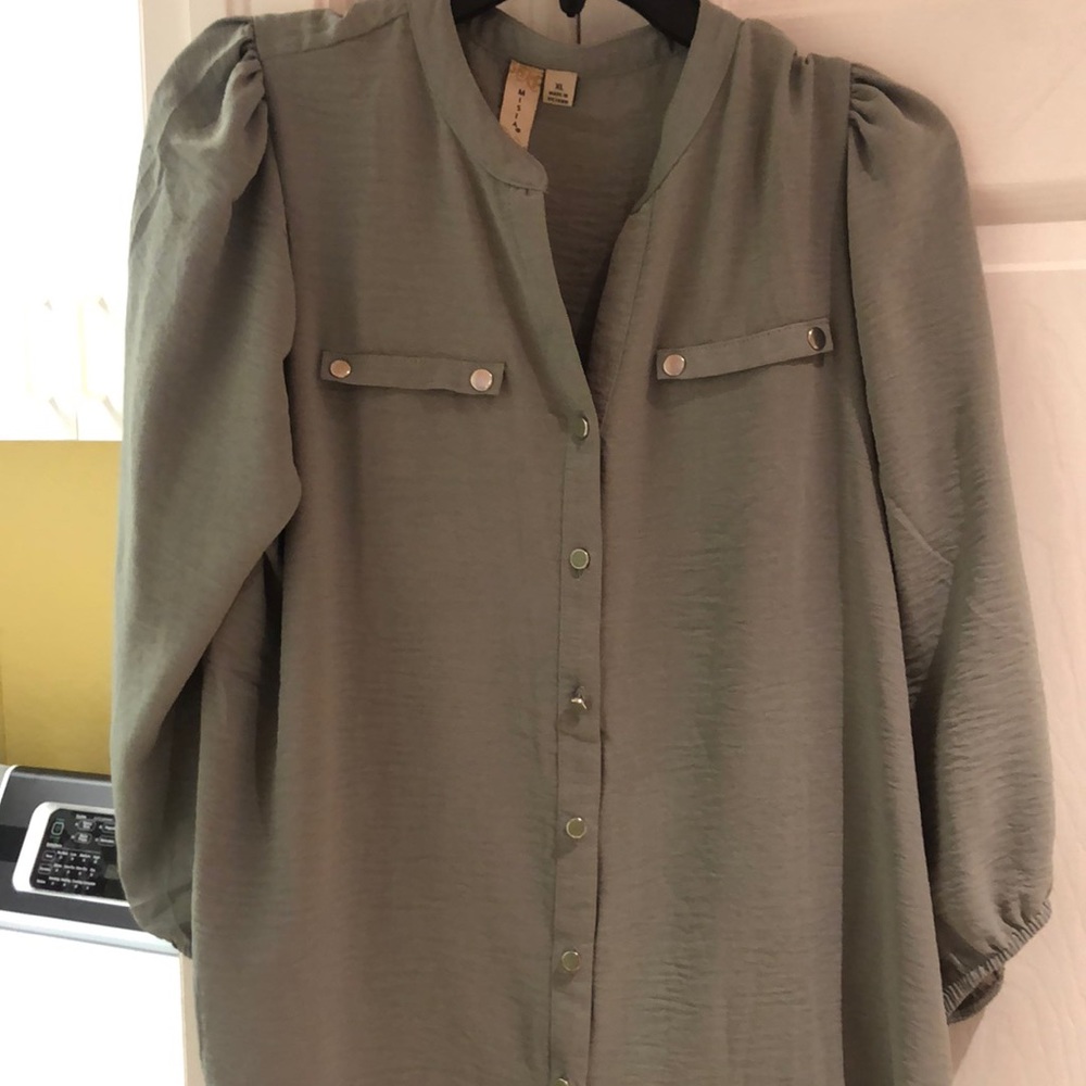 Misia green button down 3/4 sleeve blouse.